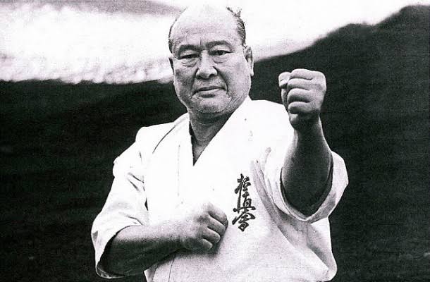 Masutatsu Oyama syntyi vuonna 1923 Koreassa nimellä Choe Yong-il